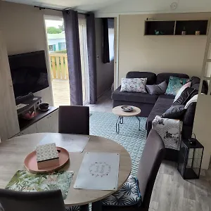  Camping Mobilhome Confort Pour Randonneurs, Proche Saint-malo, A 100 M De La Et Du Gr34